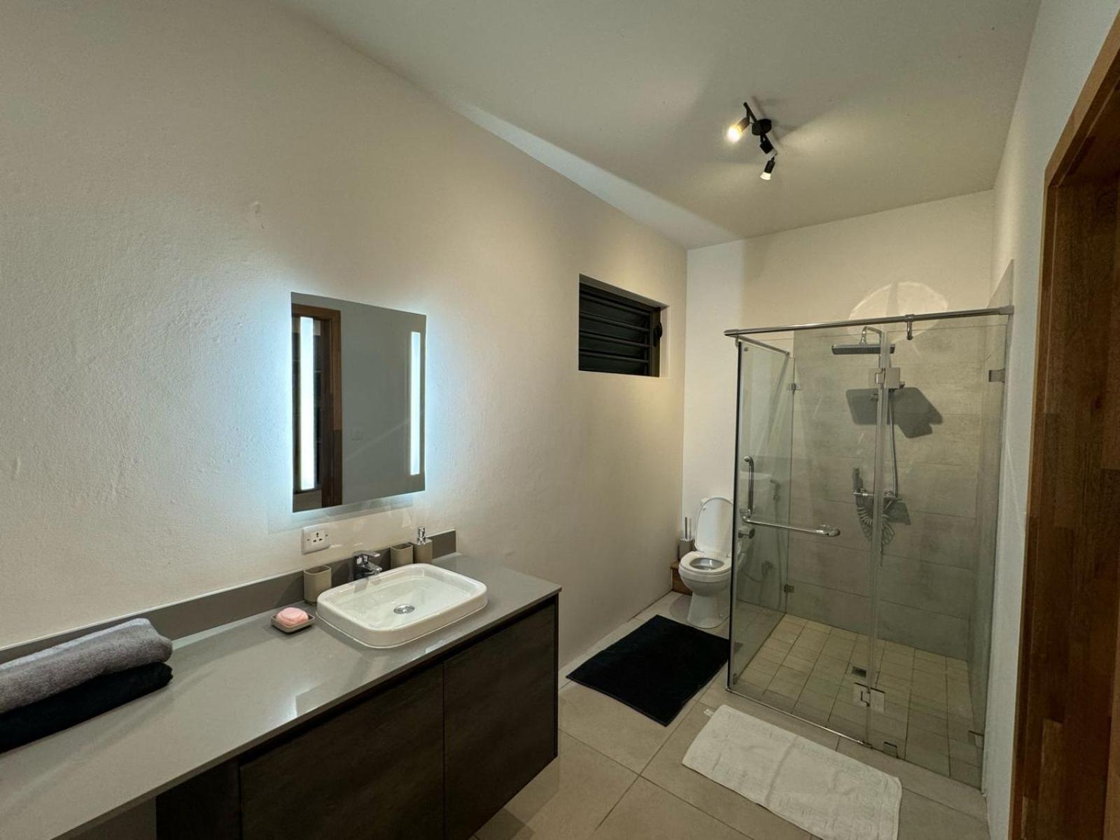 Cozy And Newly Furnished In Near The Centre And The *